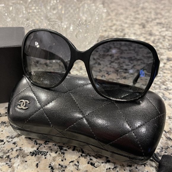 CHANEL Mother of Pearl Black Polarized Sunglasses - Picture 4 of 13